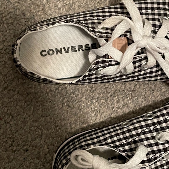 Checker black and white Converse kids size 1. Light wear on toe and base. - Picture 4 of 6